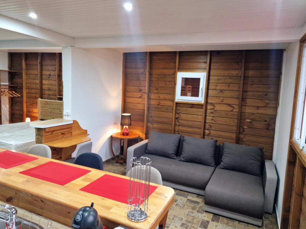 Hillview Studio Apartment La Trinite Bagian luar foto