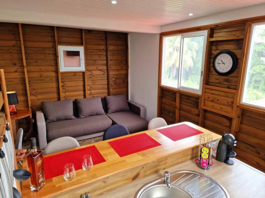 Hillview Studio Apartment La Trinite Bagian luar foto